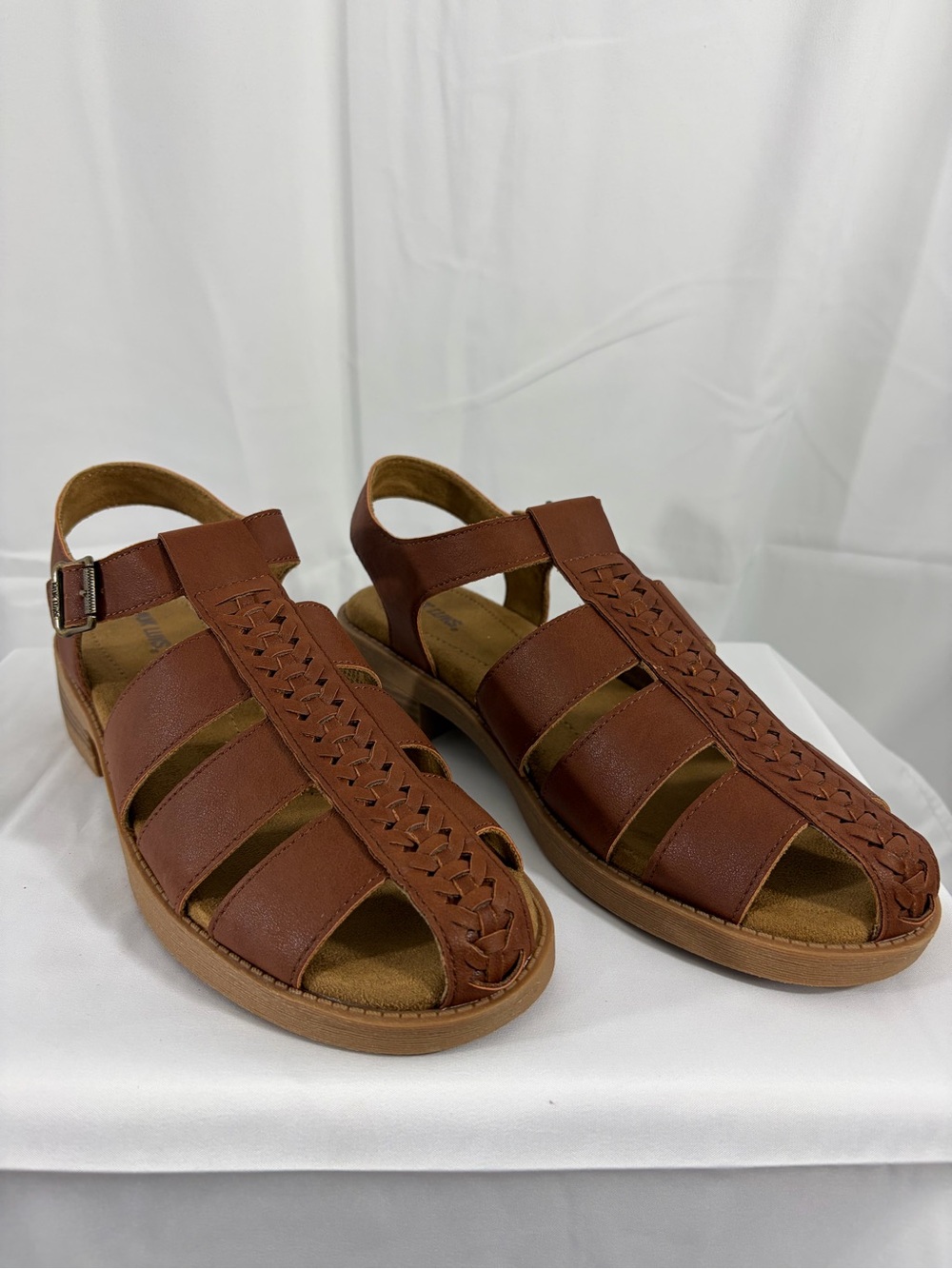 NWT Muk Luks Women’s Size 9.5 Brown Woven Leather Fisherman Sandals